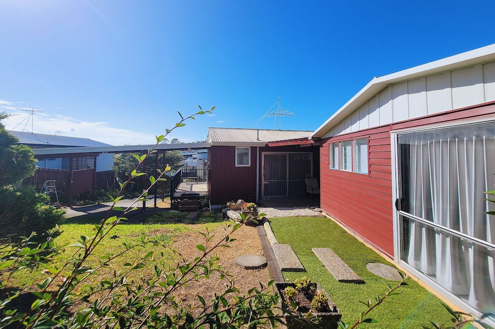 Stanmore Bay Villa | The Gulf Red Vacation Home, Clean 2-bedroom