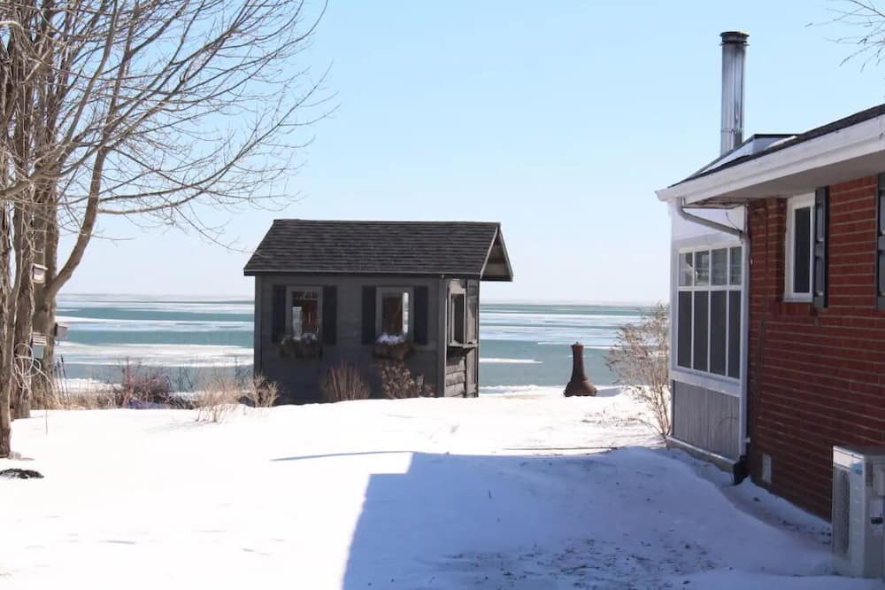 Romney House | Lakeshore Bliss Retreat