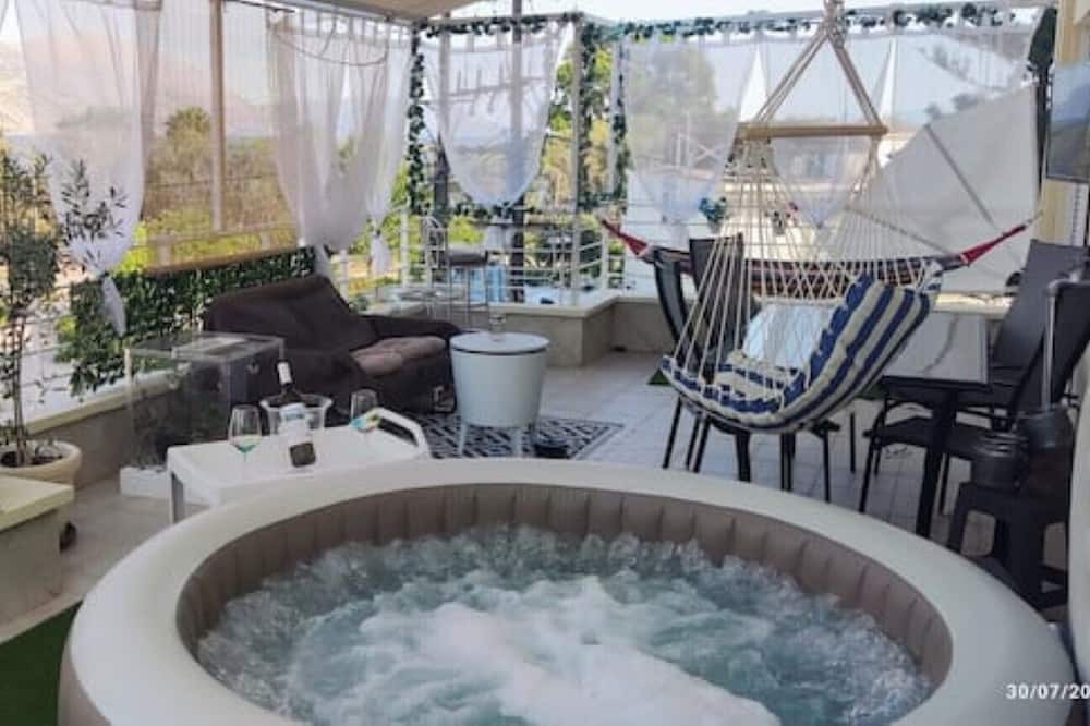 Itea Cottage | Άνετο παραθαλάσσιο διαμέρισμα με υδρομασάζ , δέκα λεπτά από τους Δελφούς !