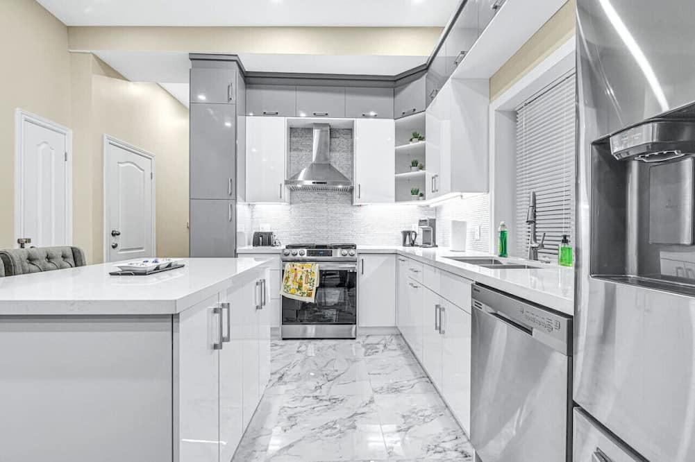 Landsdale House | Stylish 5bed Home Near DT/Hospitals/GO/Lake/TiCats
