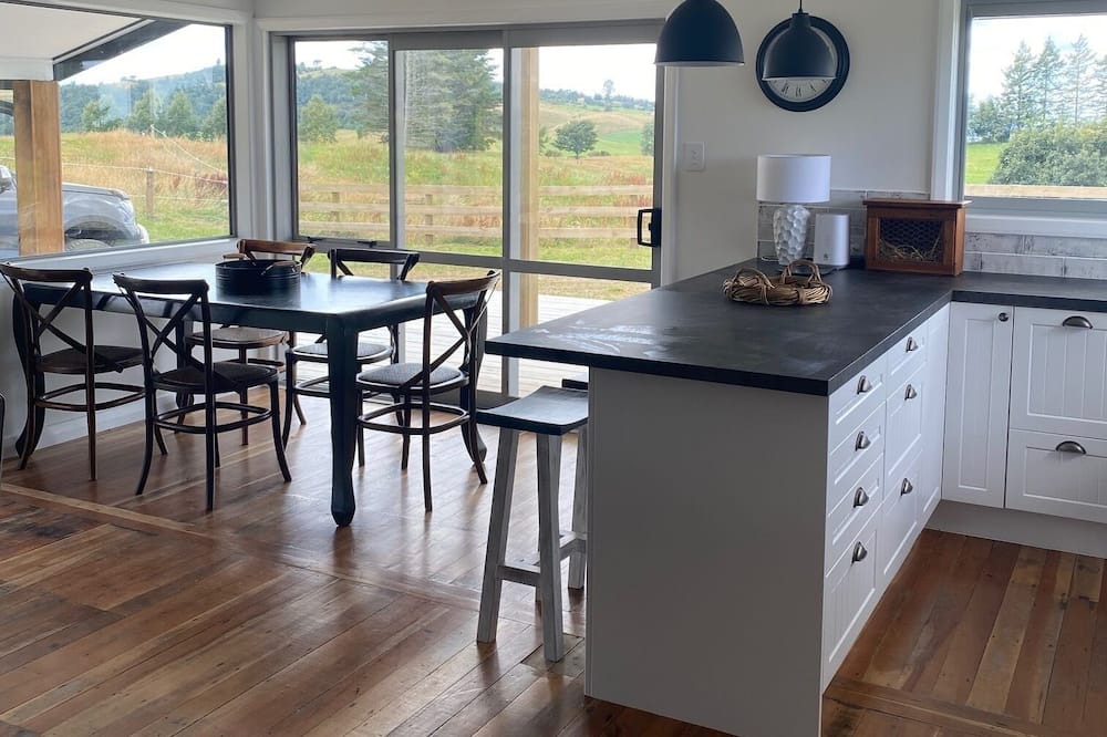 Kinloch House | Cottage on Poihipi Taupo Gorgeous, cosy, brand new 3 bedroom cottage