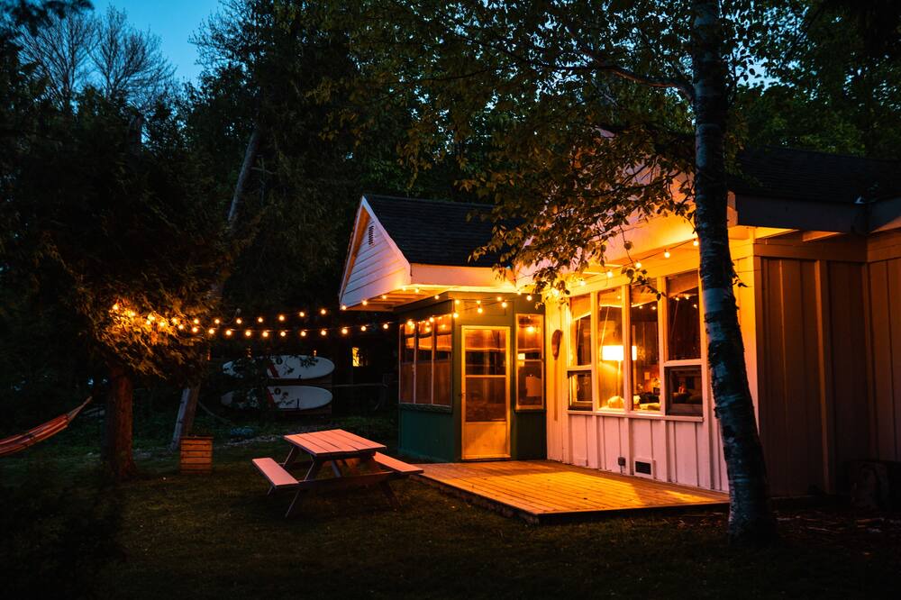 South Bruce Peninsula Cabin | Cozy 3-bedroom Nostalgic Waterfront Cabin on Lake Huron