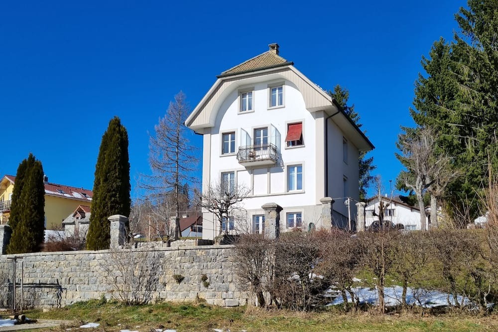 Les Breuleux House | Grande Maison sur Trois Étages, Endroit Calme. Animaux Acceptés