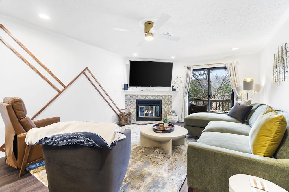 Table Rock Condo | Luxury Pet-Friendly Condo at Pointe Royale w/water view and West Elm furniture!