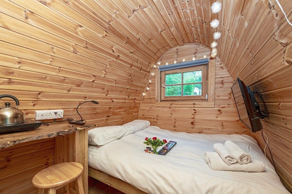 Taicynhaeaf Apartment | Magical Forest Nest ** Hot tub ** Pet friendly
