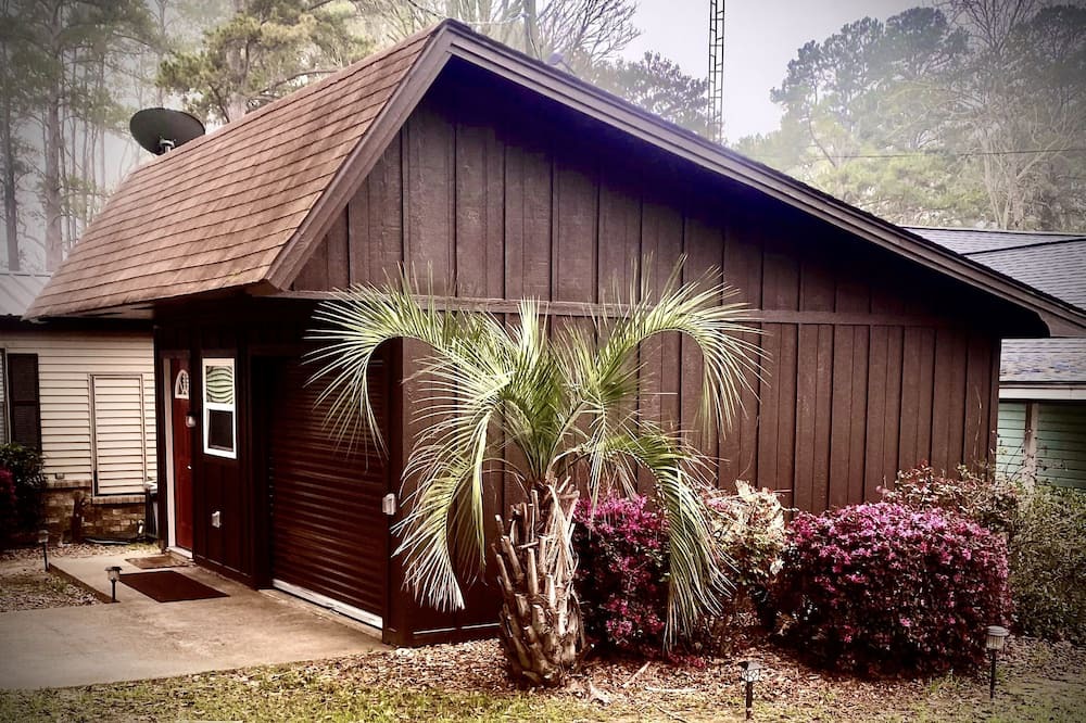 Zavalla Cabin | Wake at Mid-Lake