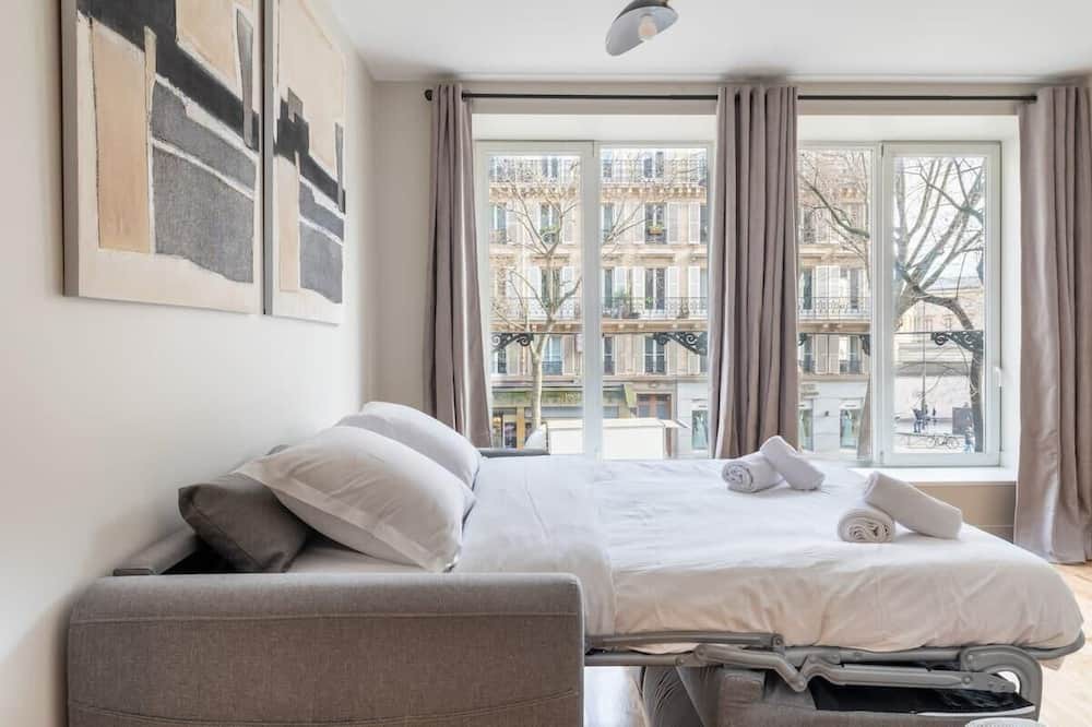 Saint-Vincent-de-Paul Apartment | Beautiful & Modern 1BD Flat near Montmartre