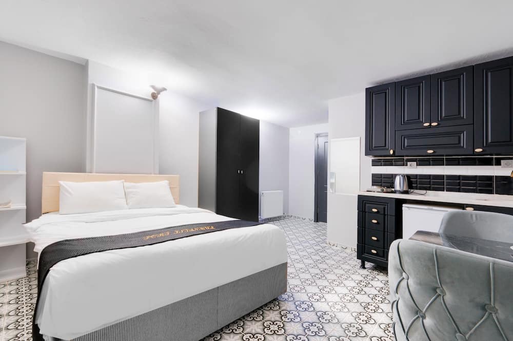 Kabatas House | Flat 5 min to Galata Tower, Istiklal and Bosphorus