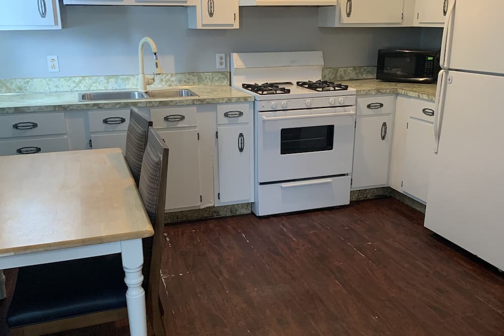Park City Apartment | Small town feel close to everything Fully furnished 1 Bedroom