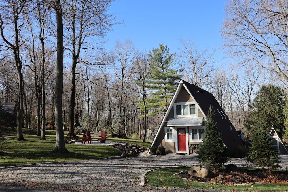 Valley Hi Ski Chalet | Beautiful couples getaway located just seconds from Mad River Mountain ski lift.