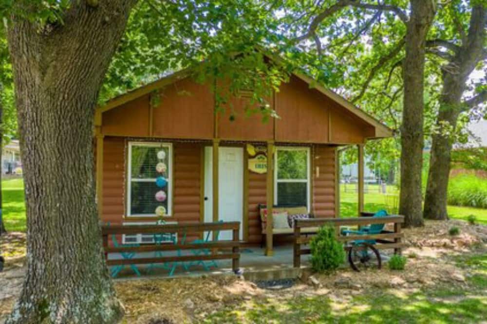 Cleora Cabin | The Ibis Cabin - Accommodates 4 Guests