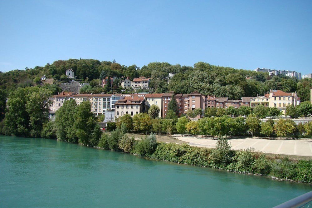 Vaulx-en-Velin Apartment | Appartement Charmant, parking gratuit