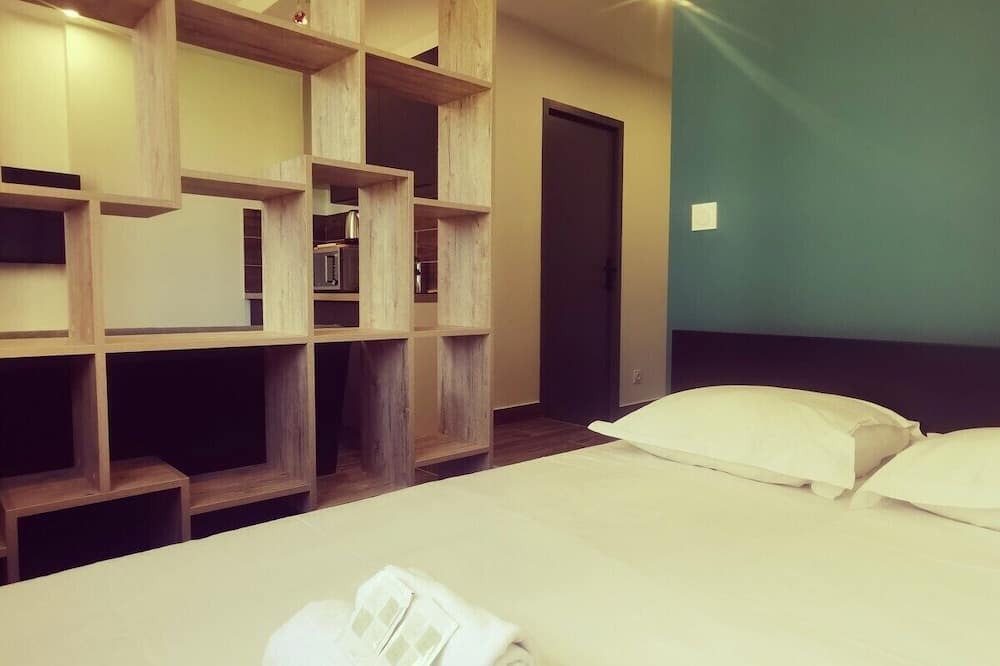 La Demi - Lune Apartment | Studio superbe, parking gratuit
