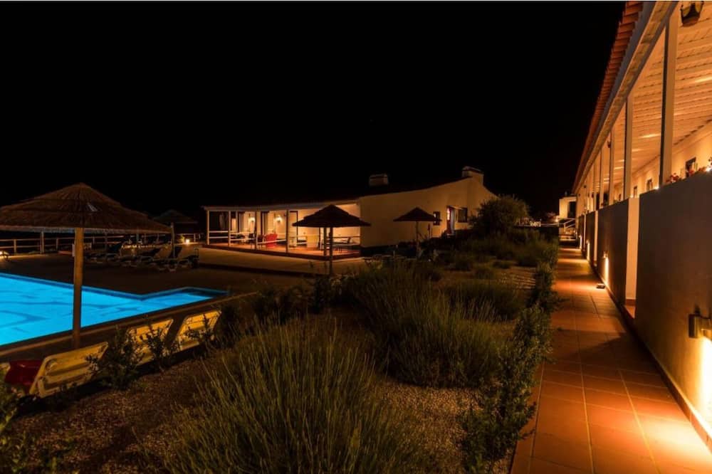 Alcacovas Apartment | Monte da Cabeça Gorda - Deluxe Double With Pool Access
