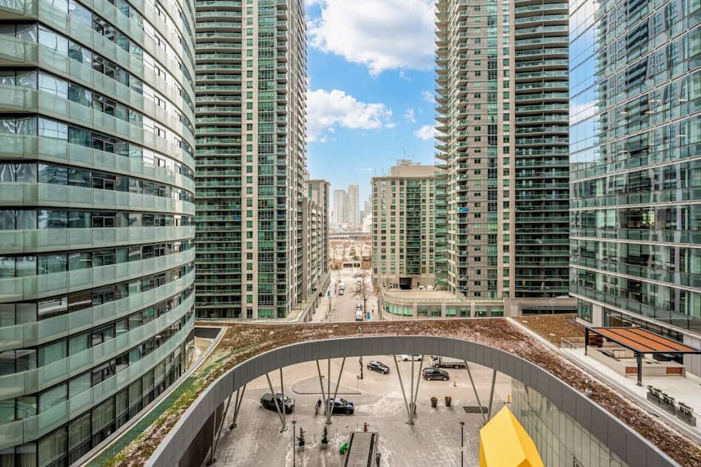 Central Waterfront Apartment | Perfect Downtown Stay: Steps from CN Tower & Arena
