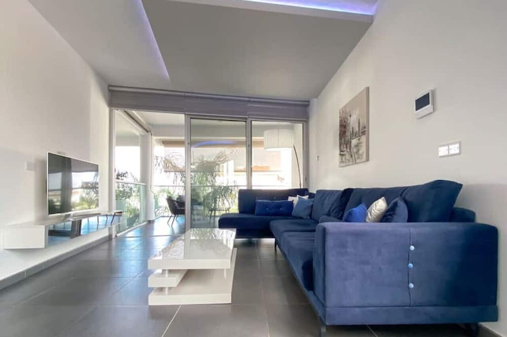 Strovolos Apartment | Phaedrus Living: Modern City Flat Strovolos 201