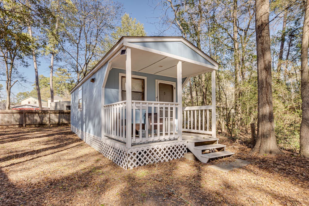 Willis Apartment | Texas Tiny Home w/ Community Pool & Lake Access!