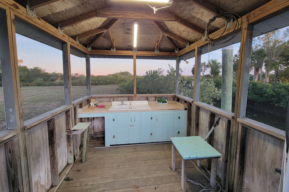 Crystal River House | Waterfront Escape to Old Florida - 3/2 Super Clean