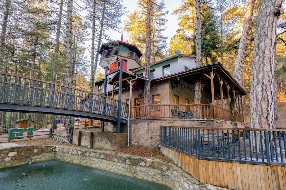 Tosya House | Idyllic Retreat in Lakeside Complex in Dipsiz Lake