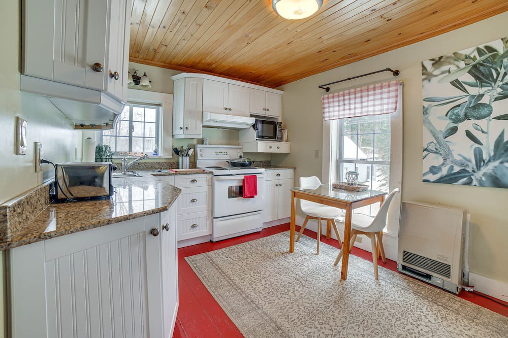 Jay House | Family-Friendly Jay Home < 4 Mi to Jay Peak Resort