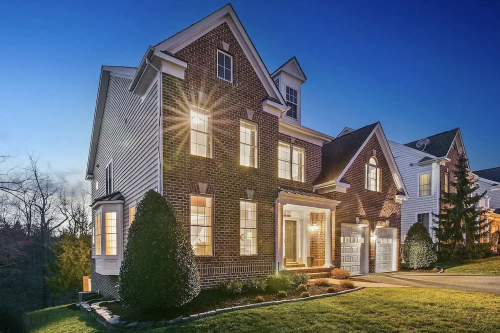 Idylwood House | Cozy 1B1B Suite Safe Community