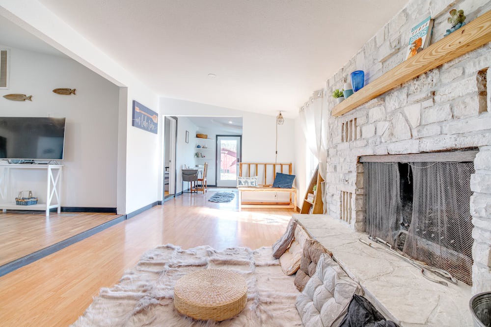 Silver Creek Village House | Dog-Friendly Burnet Home - Walk to Buchanan Lake!