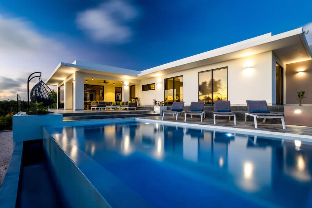 Sabadeco House | Kas di Luna, NEW! Luxury villa with gorgeous ocean views and infinity pool.