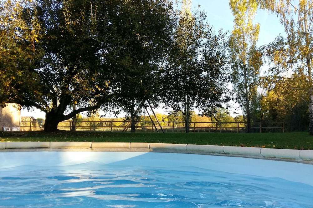 Avallon Bed & Breakfast | LA Tour DE LA Ferme DU Bois-dieu