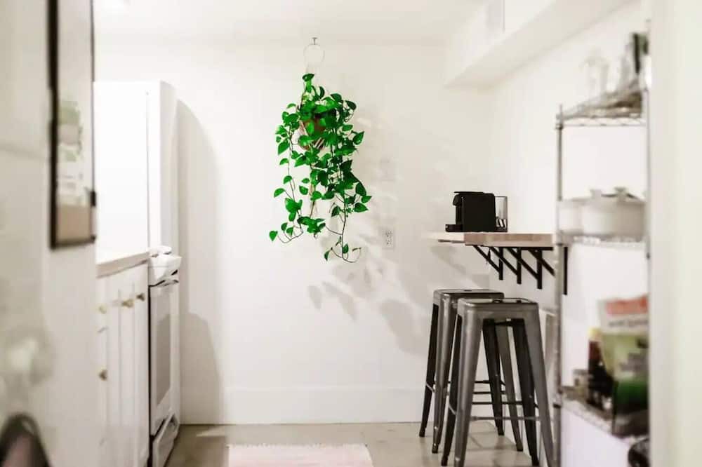 South Central House | This house is a 1 bedroom(s), 1 bathrooms, located in Kelowna, BC.
