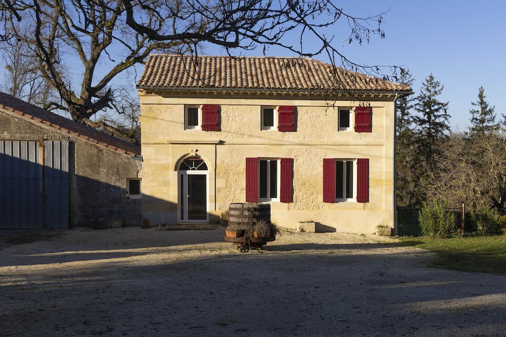 Naujan-et-Postiac House | Vrbo Property