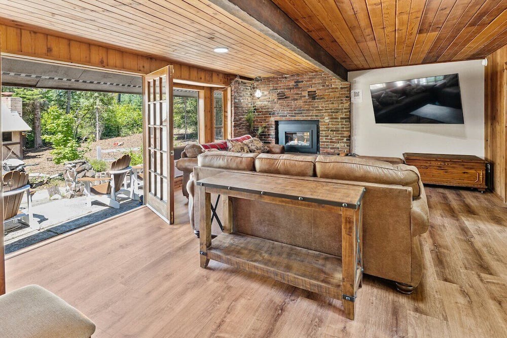 Cle Elum Cabin | Hot Tub and Private Cabin in Mountains of Cle Elum