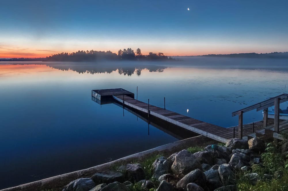 Mercer Cabin | 3 Bedroom with Queen beds plus a pull-out couch just feet from the water!