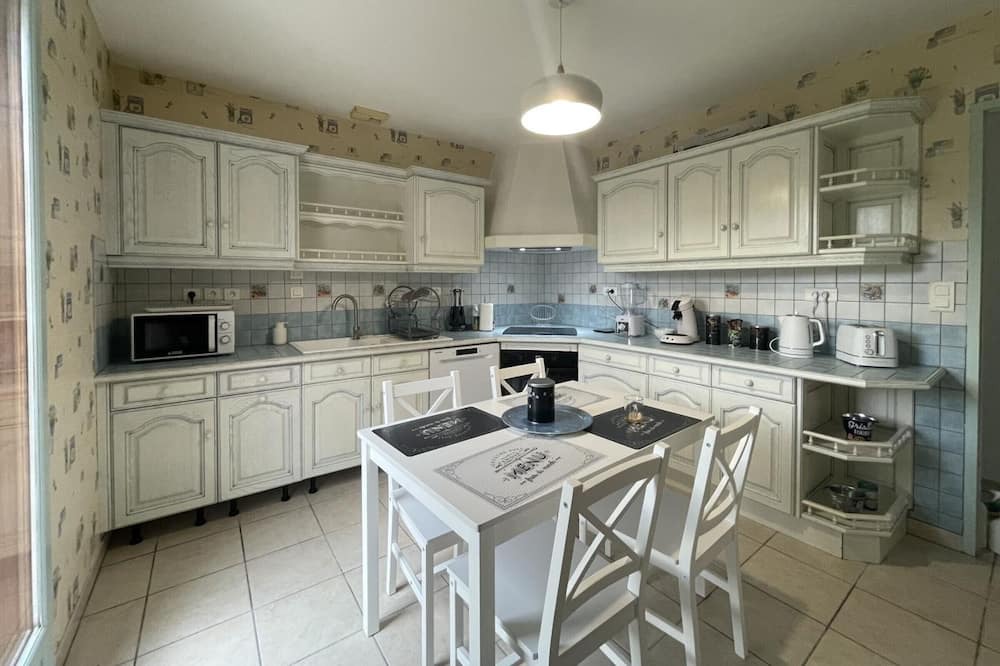 Avermes Cottage | Gite Avermes, 2 bedrooms, 4 persons