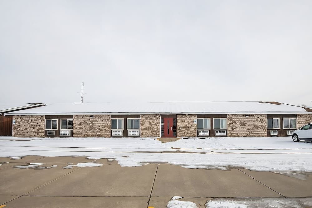 Chesaning House | Making The Best Memories Along The Way! Pets Are Welcome! Free Parking!