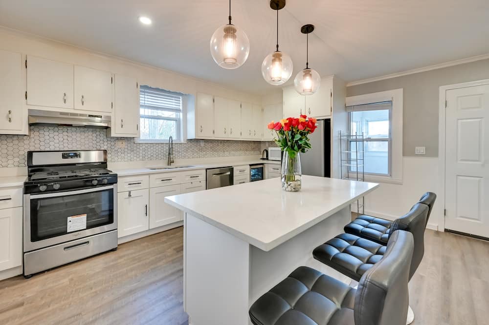 Avon House | Family-Friendly Avon Home: 10 Mi to Hartford!