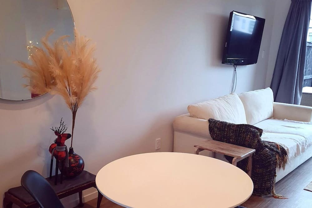 Flat Bush House | Brand new entire use town house
