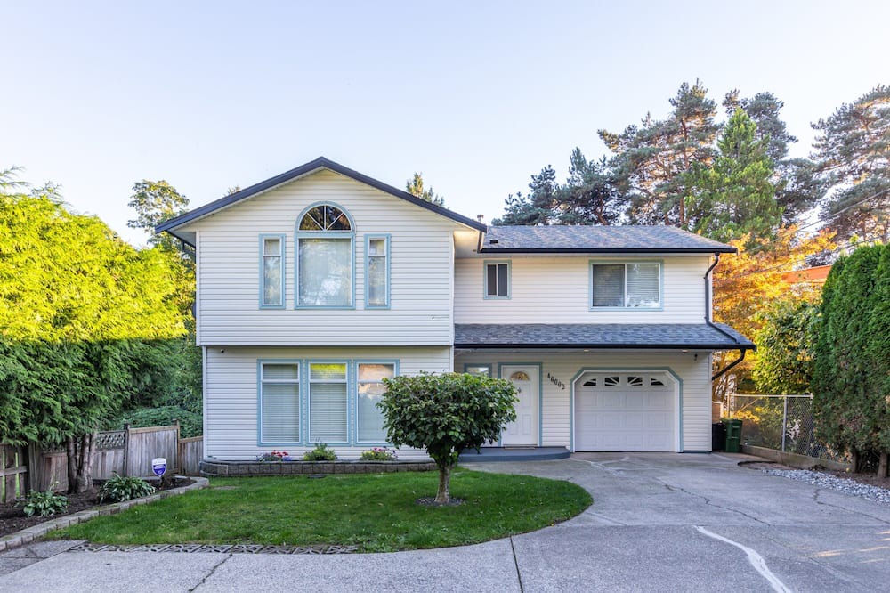 Chilliwack Proper Village West House | Uptown Bliss: Posh Living