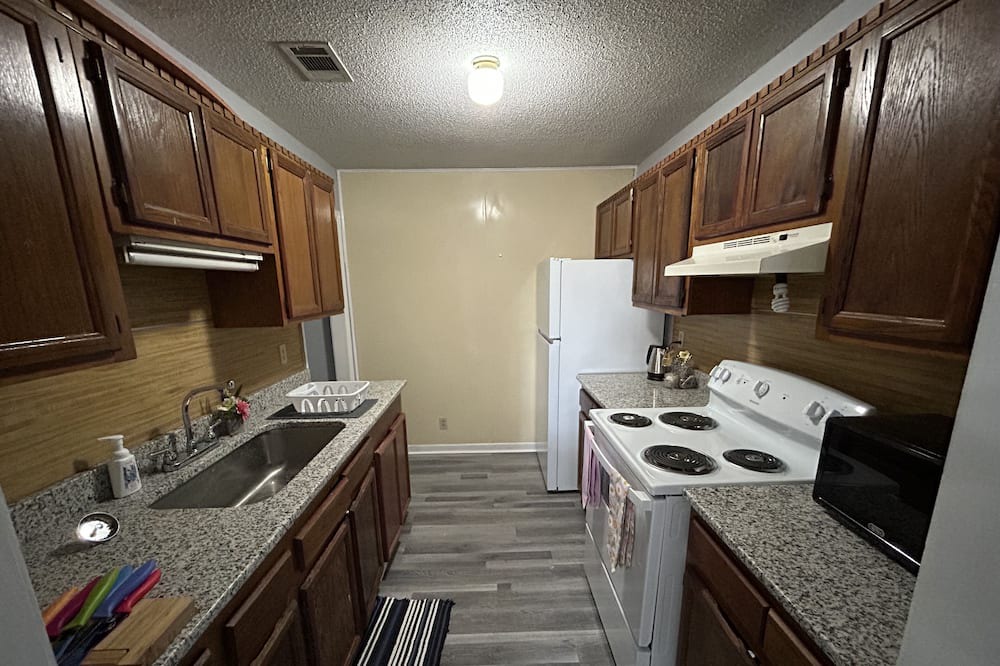 Calhoun Apartment | 2 Bedroom Apartment in Calhoun. 45 mins to Atlanta or Chattanooga!