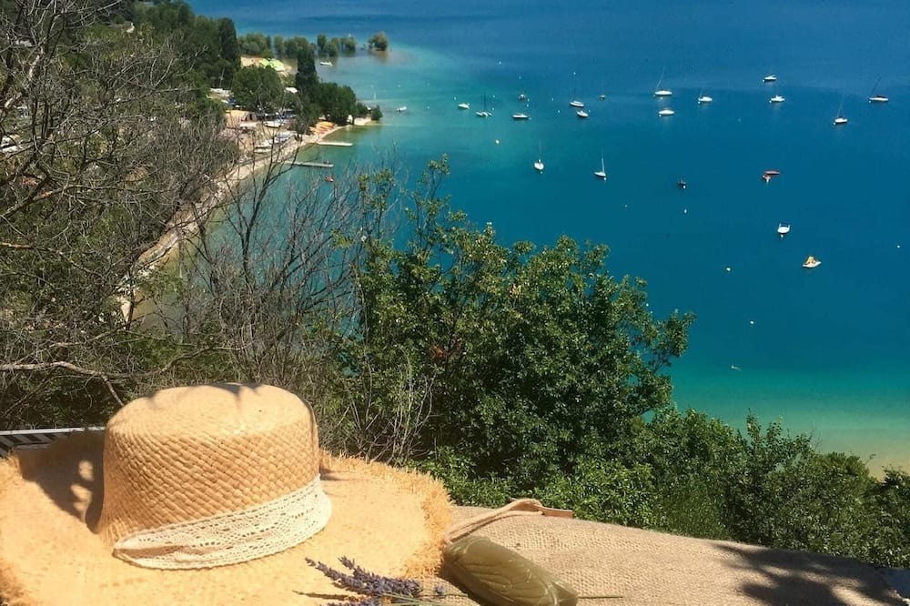 Sainte-Croix-du-Verdon Apartment | Beautiful duplex with terrace. Breathtaking view of Lac Ste Croix du Verdon
