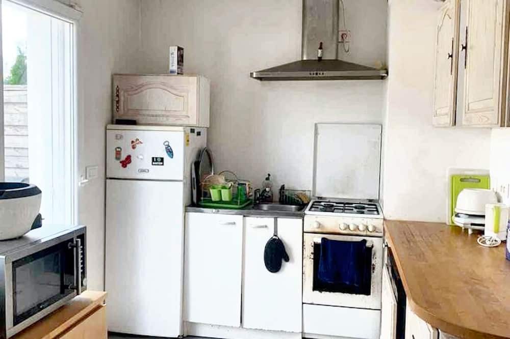 Montfermeil House | Homerez - House for 2 ppl. with swimming-pool, garden and terrace at Montfermeil