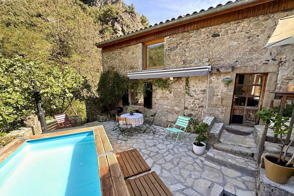 Saint-Fortunat-sur-Eyrieux House | The house near the river