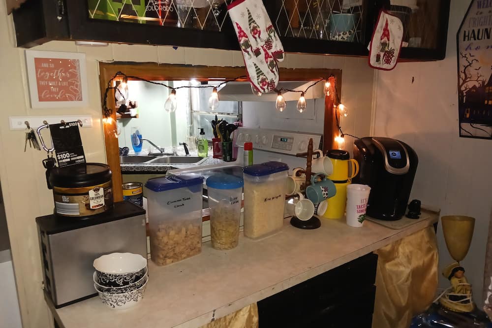 Hamilton Bed & Breakfast | A cozy weekend awaits at the Inn At Camp Whoopee, Close to historic attractions