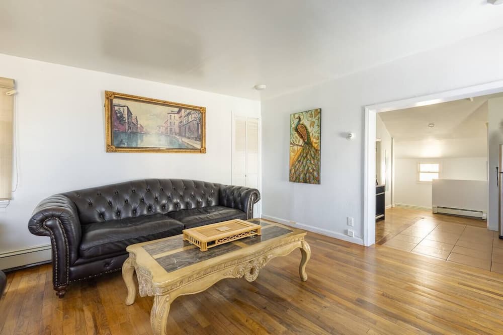 East Bronx Apartment | 🅱🅾🅾🅺 🅽🅾🆆 1BR Private Beach + Patio