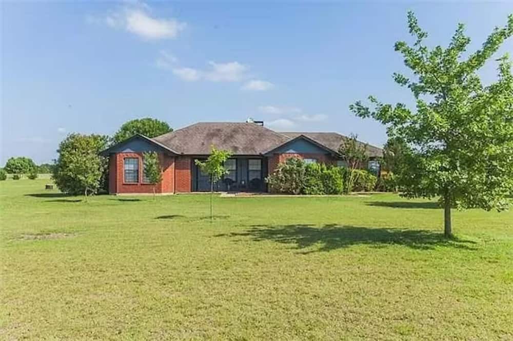 Ferris House | Beautiful Country Home