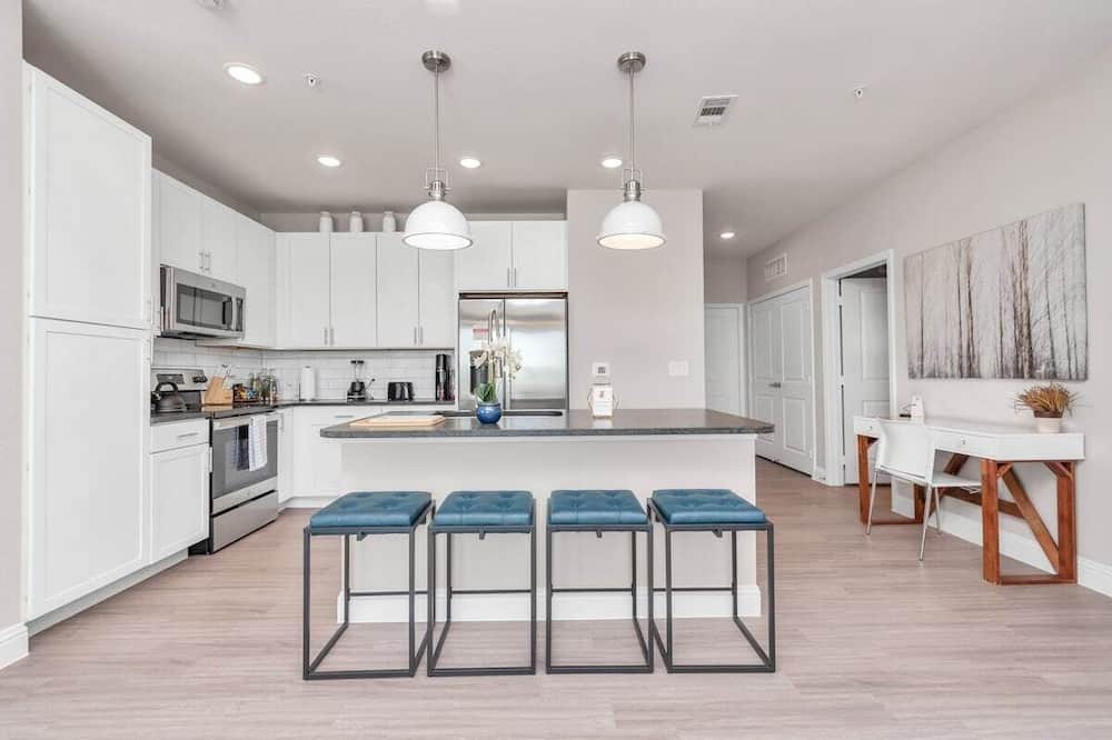 Clear Lake Shores Apartment | The Coastal Breeze near Kemah Boardwalk and NASA