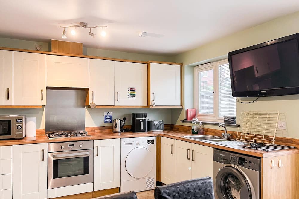 Ilkeston Cottage | A great location and a generous in size property for family and friends to enjoy together.