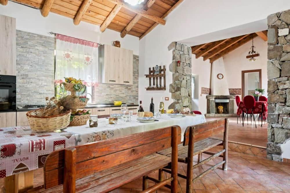 Maniace Villa | Villa "Casa Otaiti" with Mountain View, Private Garden & Wi-Fi