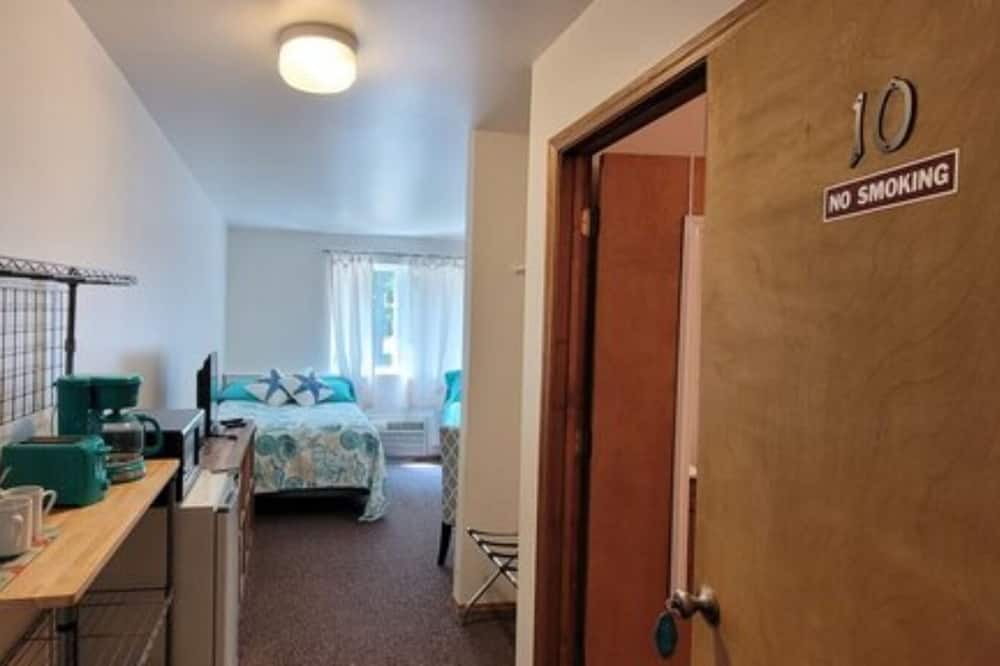 Oscoda House | The Motel Room - #10