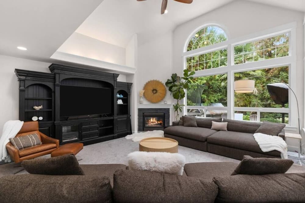 Bothell House | Open & Spacious Traditional Home