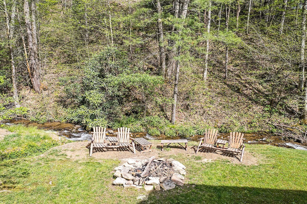 Maggie Valley Cabin | Cozy Creekside Retreat!